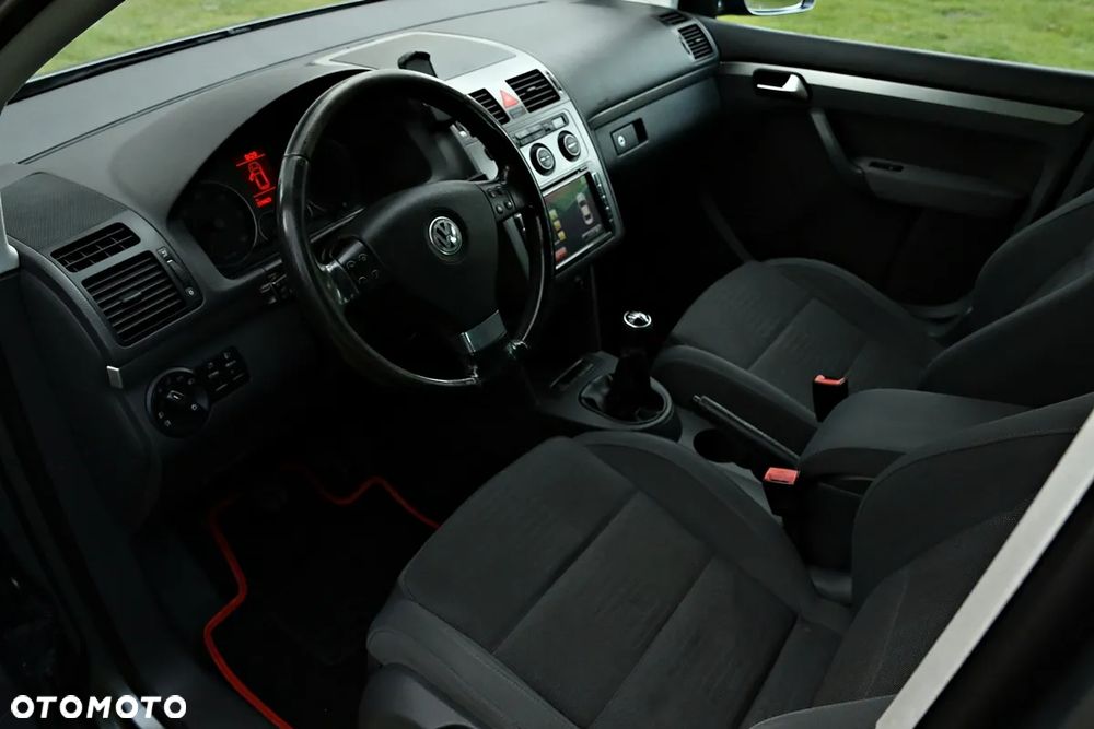 Volkswagen Touran - 24