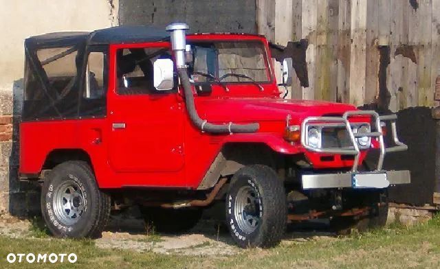 Toyota Land Cruiser - 1