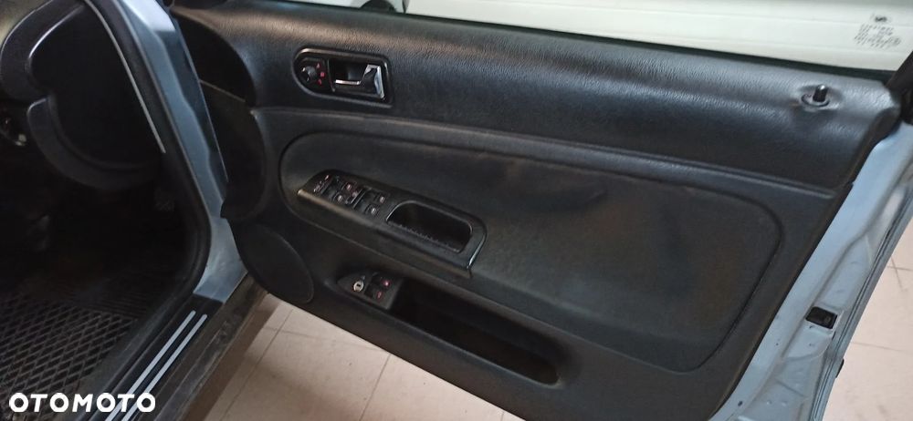Volkswagen Passat 1.9 TDI Comfortline - 14