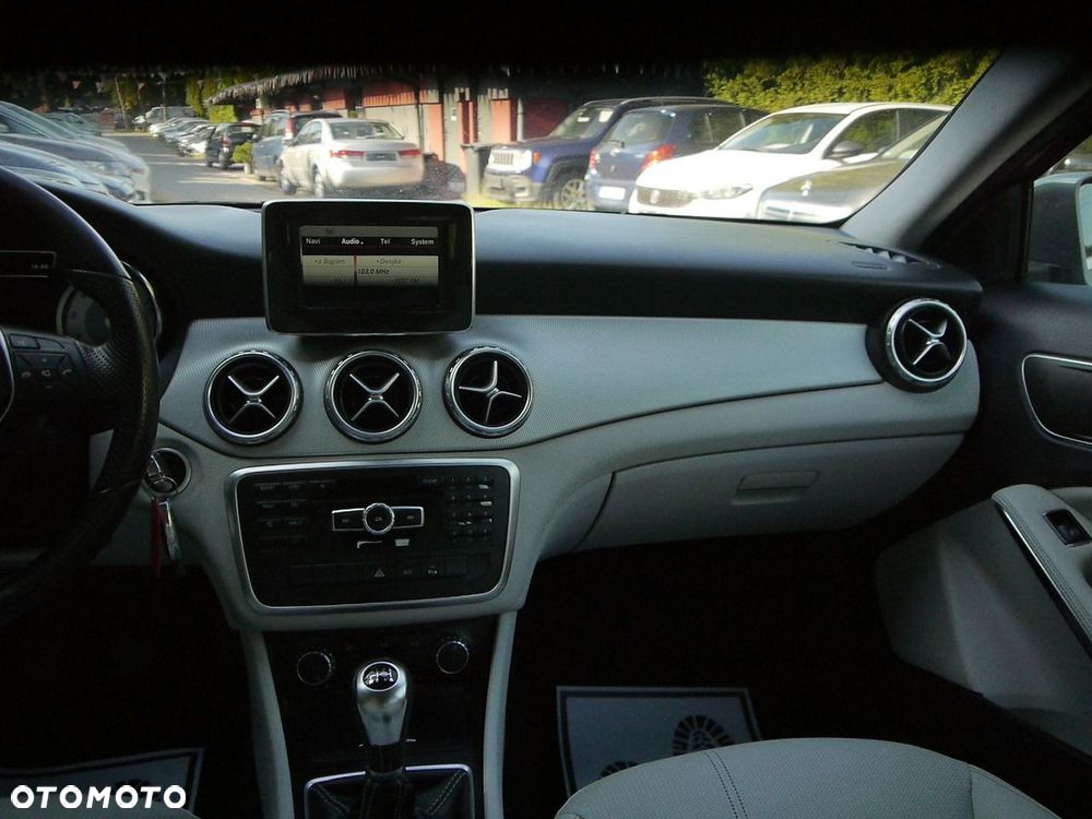 Mercedes-Benz GLA 200 UrbanStyle Edition - 20