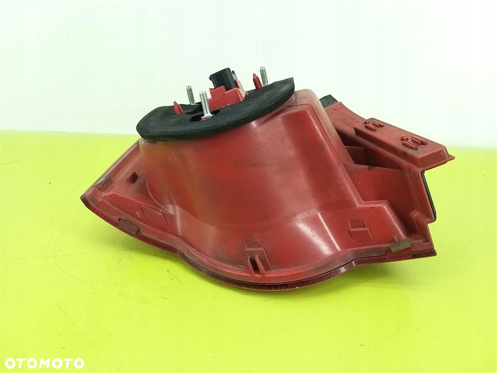 Lampa prawa tylna tył VW Passat B6 SEDAN R 2005-2010 - 2