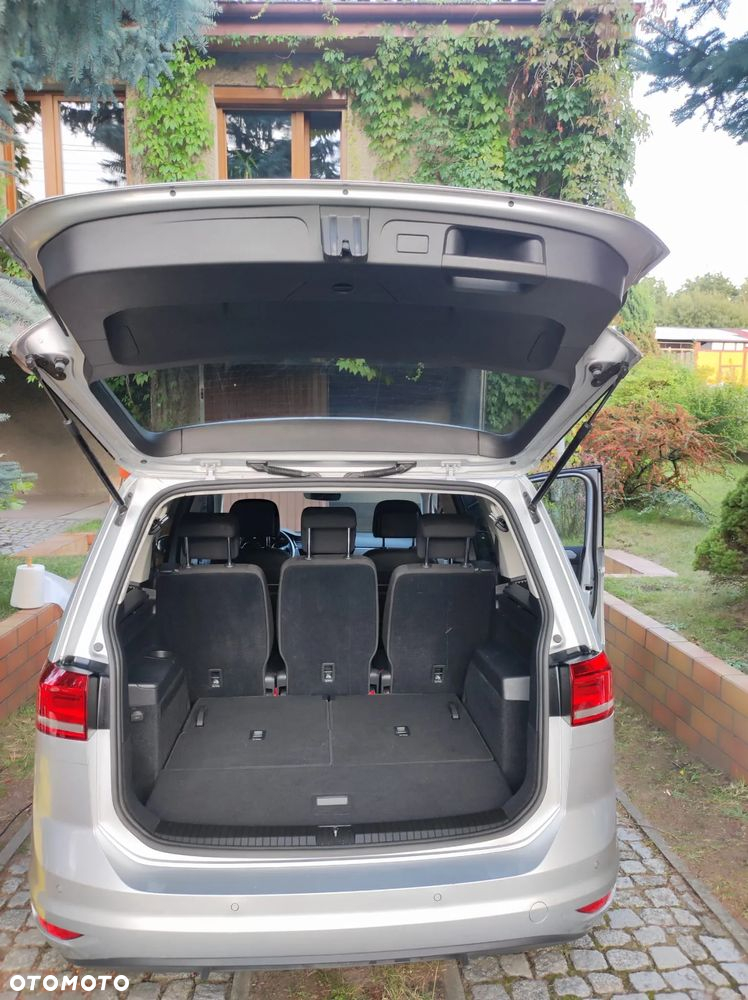 Volkswagen Touran - 16