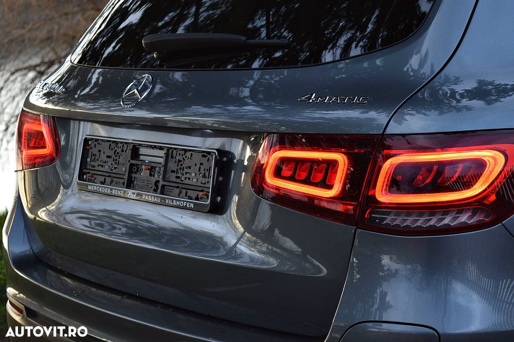 Mercedes-Benz GLC 300 e 4Matic 9G-TRONIC AMG Line Plus - 34