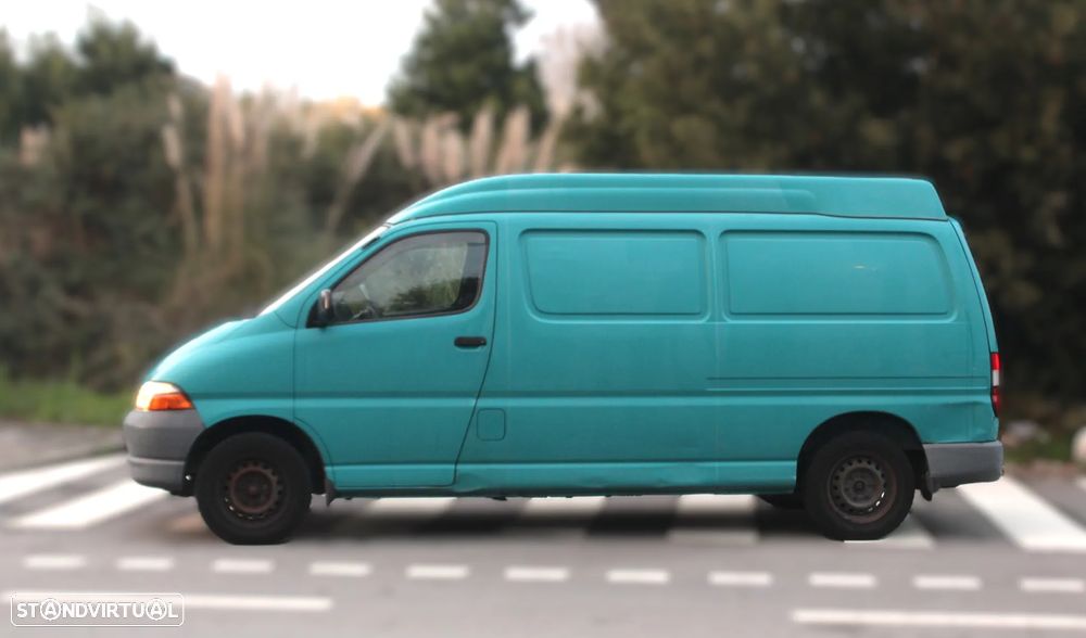Toyota HIACE - 11