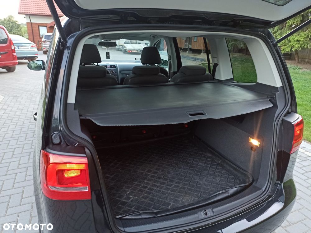 Volkswagen Touran 1.6 TDI DPF BlueMotion Technology STYLE - 9