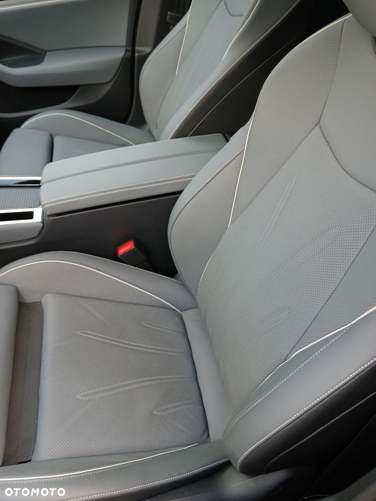 Volkswagen Passat - 16