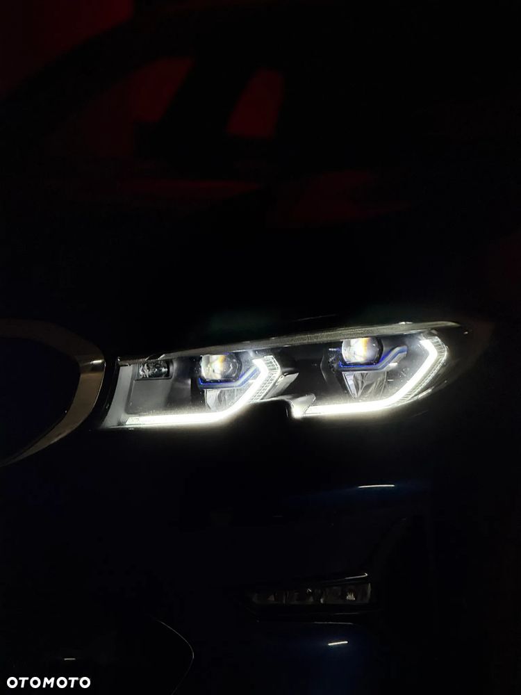 BMW Seria 3 330i Luxury Line sport - 33