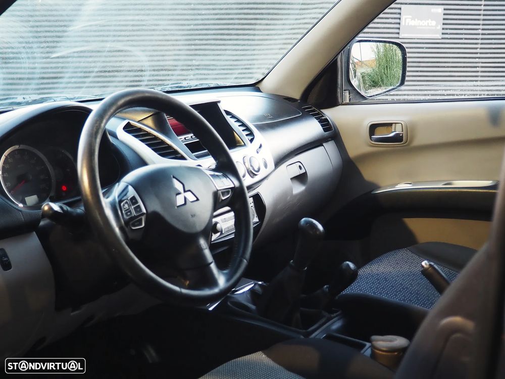 Mitsubishi L200 2.5 DI-D Club Invite 3L CC 4WD - 11