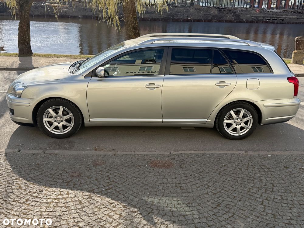 Toyota Avensis 2.0 D-4D - 6