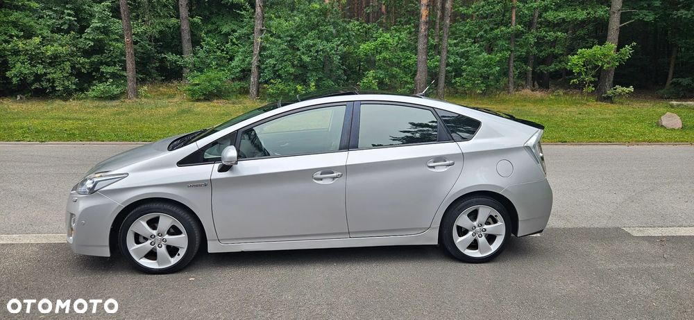 Toyota Prius (Hybrid) Executive - 18