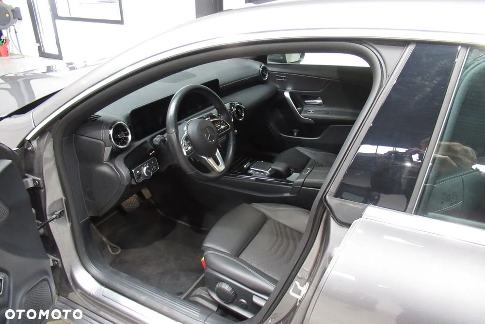 Mercedes-Benz CLA 250 e 8G-DCT Special Edition - 23