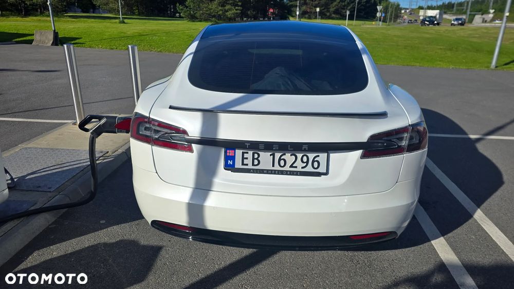 Tesla Model S Performance - 23