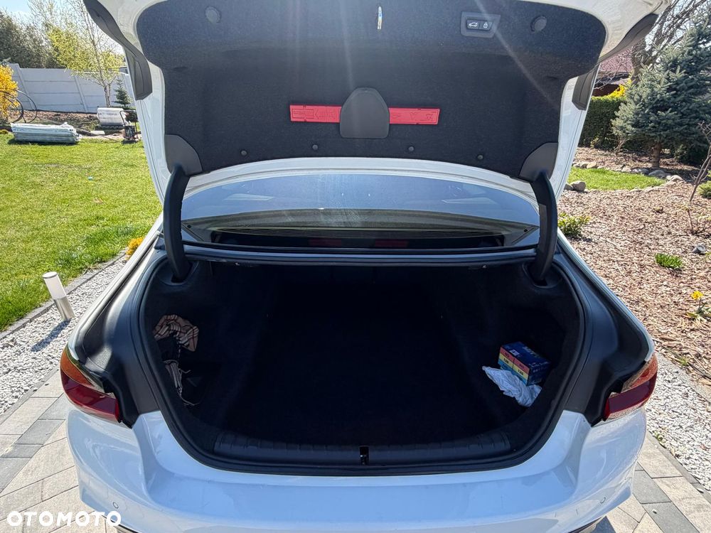 BMW Seria 5 M550i xDrive sport - 23