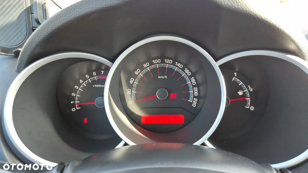 Kia Venga - 12
