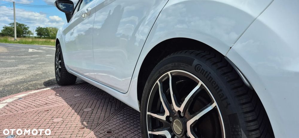 Ford Fiesta 1.6 Ti-VCT SYNC Edition - 21