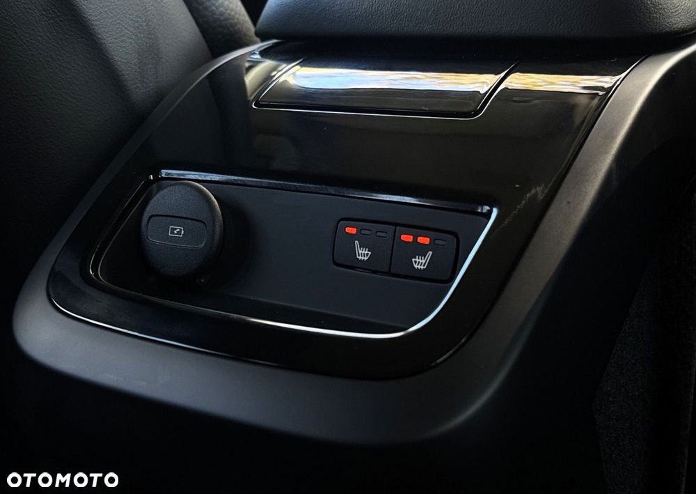 Volvo V60 T8 AWD Plus Dark - 31