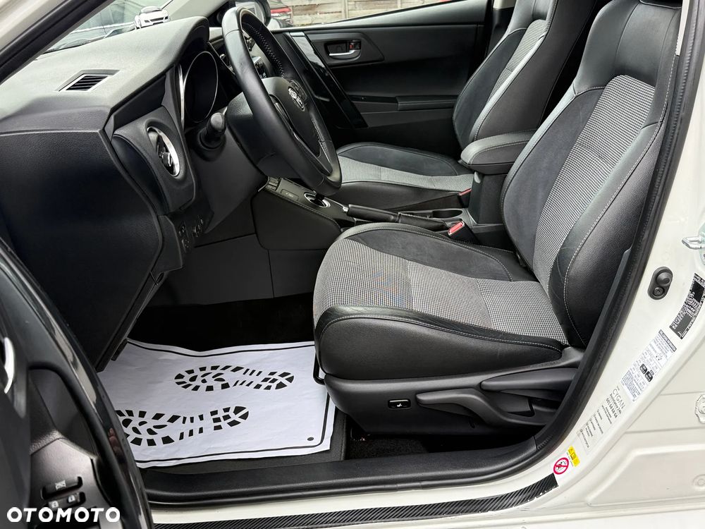 Toyota Auris Hybrid 135 Prestige - 15