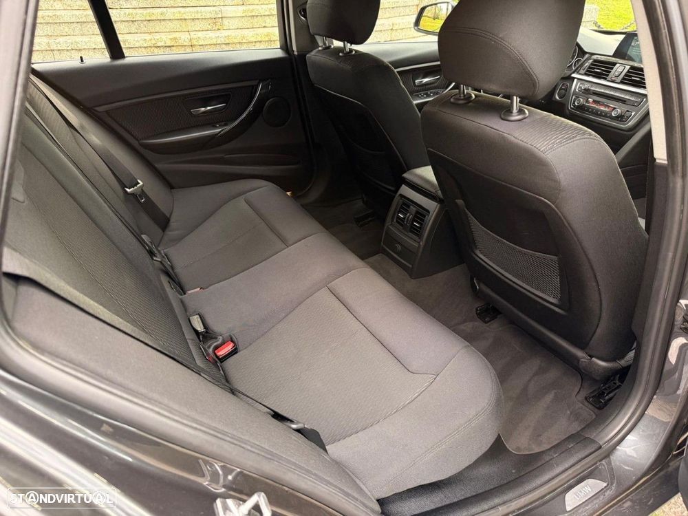 BMW 320 d Touring EfficientDynamics - 32