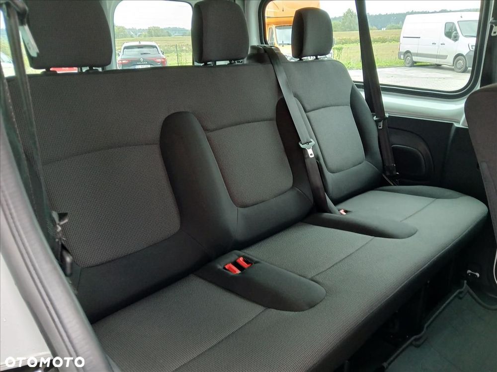 Renault Trafic 2.0 dCi - 11