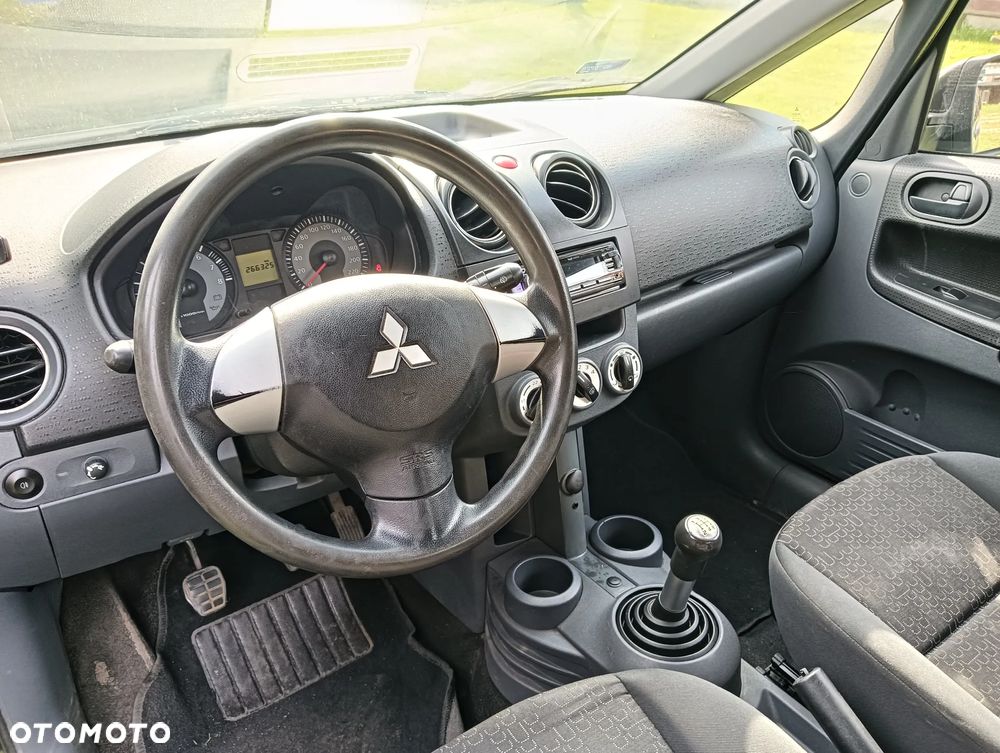Mitsubishi Colt - 8