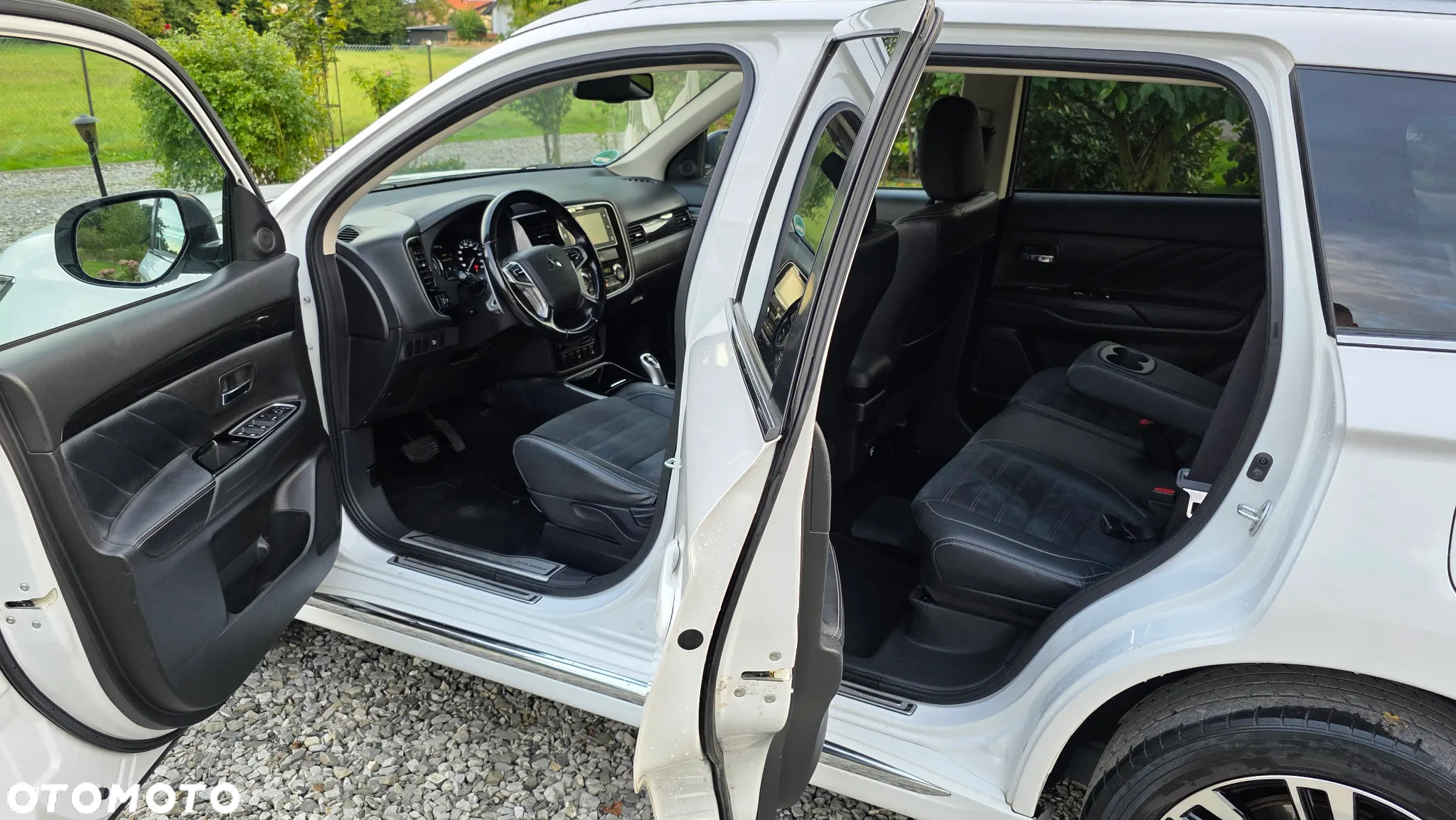 Mitsubishi Outlander PHEV Intense + - 9
