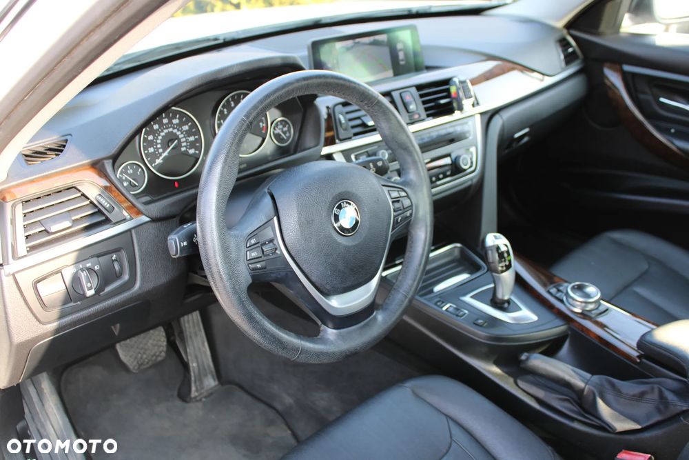 BMW Seria 3 328i xDrive Sport Line - 20