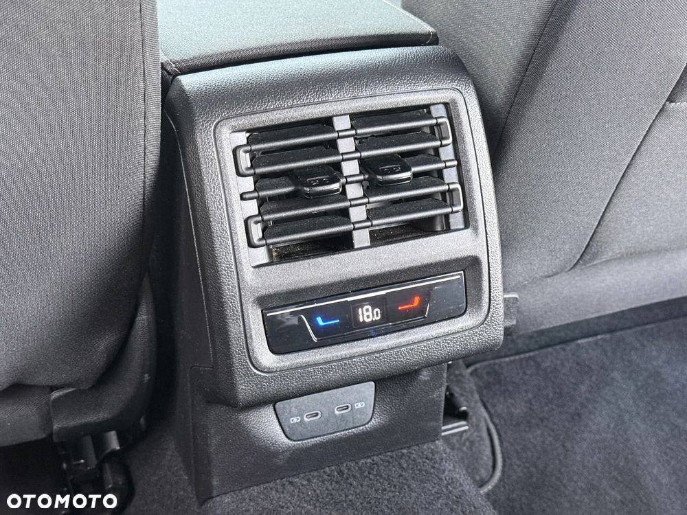 Volkswagen Golf 1.5 eTSI OPF DSG Style - 28