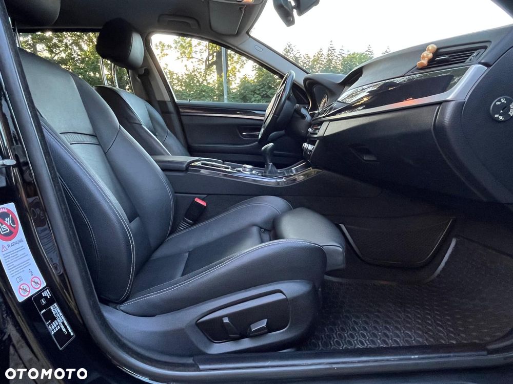BMW Seria 5 525d Luxury Line - 11