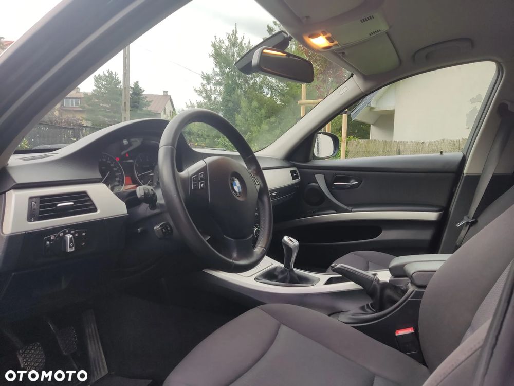 BMW Seria 3 318i - 18