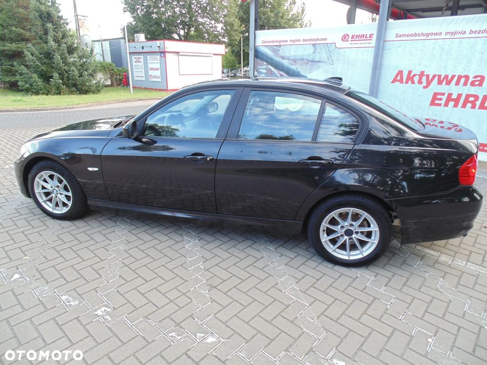 BMW Seria 3 318i Edition Sport - 9