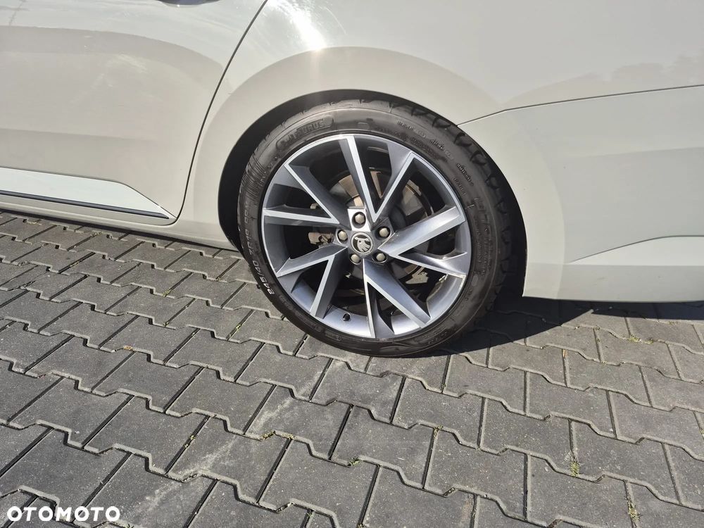 Skoda Superb 2.0 TDI SCR 4x4 Sportline DSG - 13