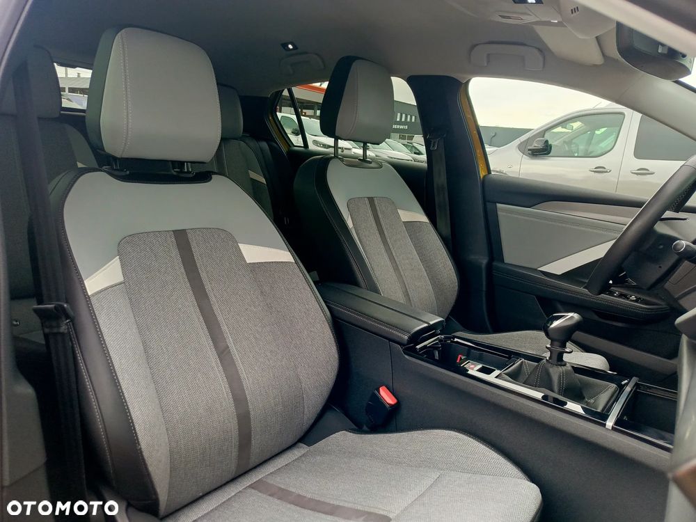 Opel Astra 1.2 T Elegance S&S - 21