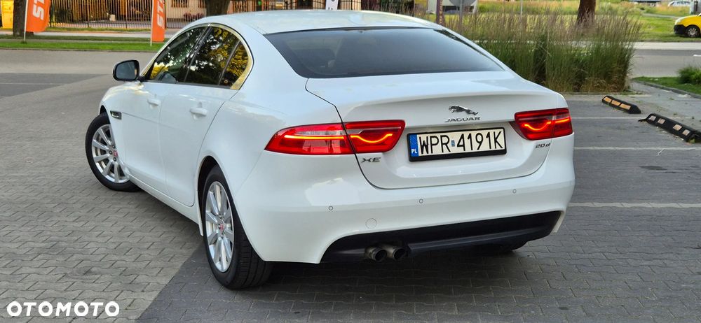 Jaguar XE 2.0 D R-Sport - 3