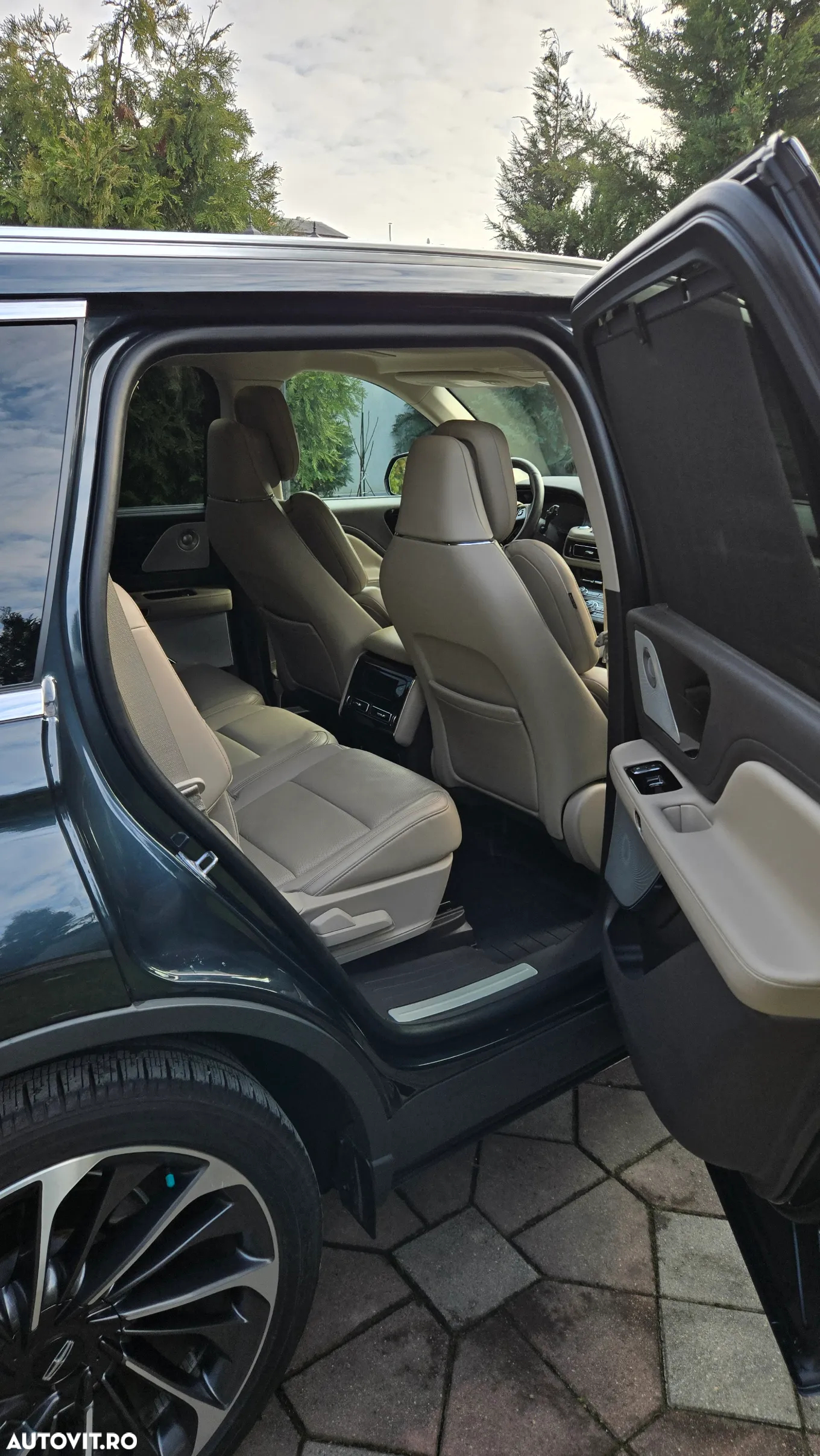 Lincoln Aviator - 8