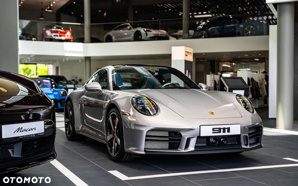 Porsche 911 Carrera S - 6