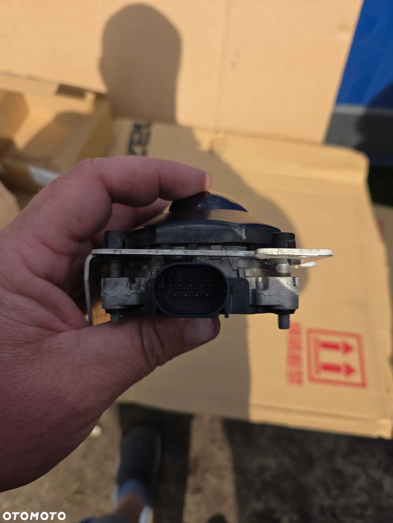 Prawy Radar Sensor Distronic ACC Audi A4 S4 RS4 B9 A5 S5 RS5 F5 8W0907561C 8W0907574 - 8
