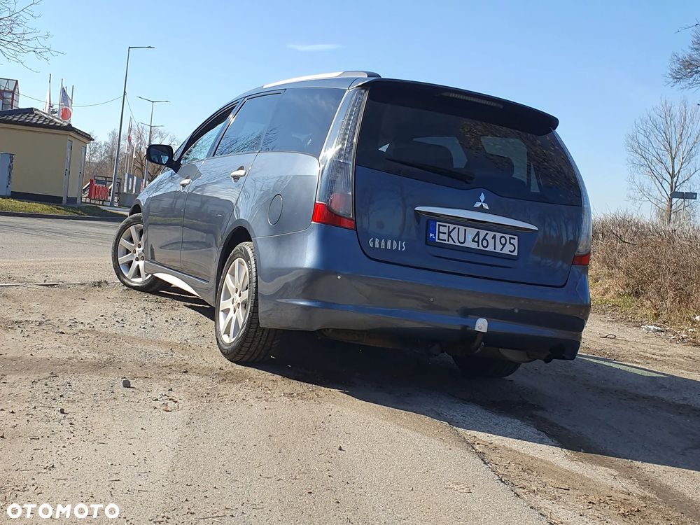 Mitsubishi Grandis 2.4 Motion - 17