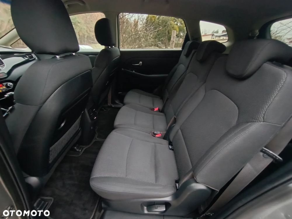 Kia Carens - 18