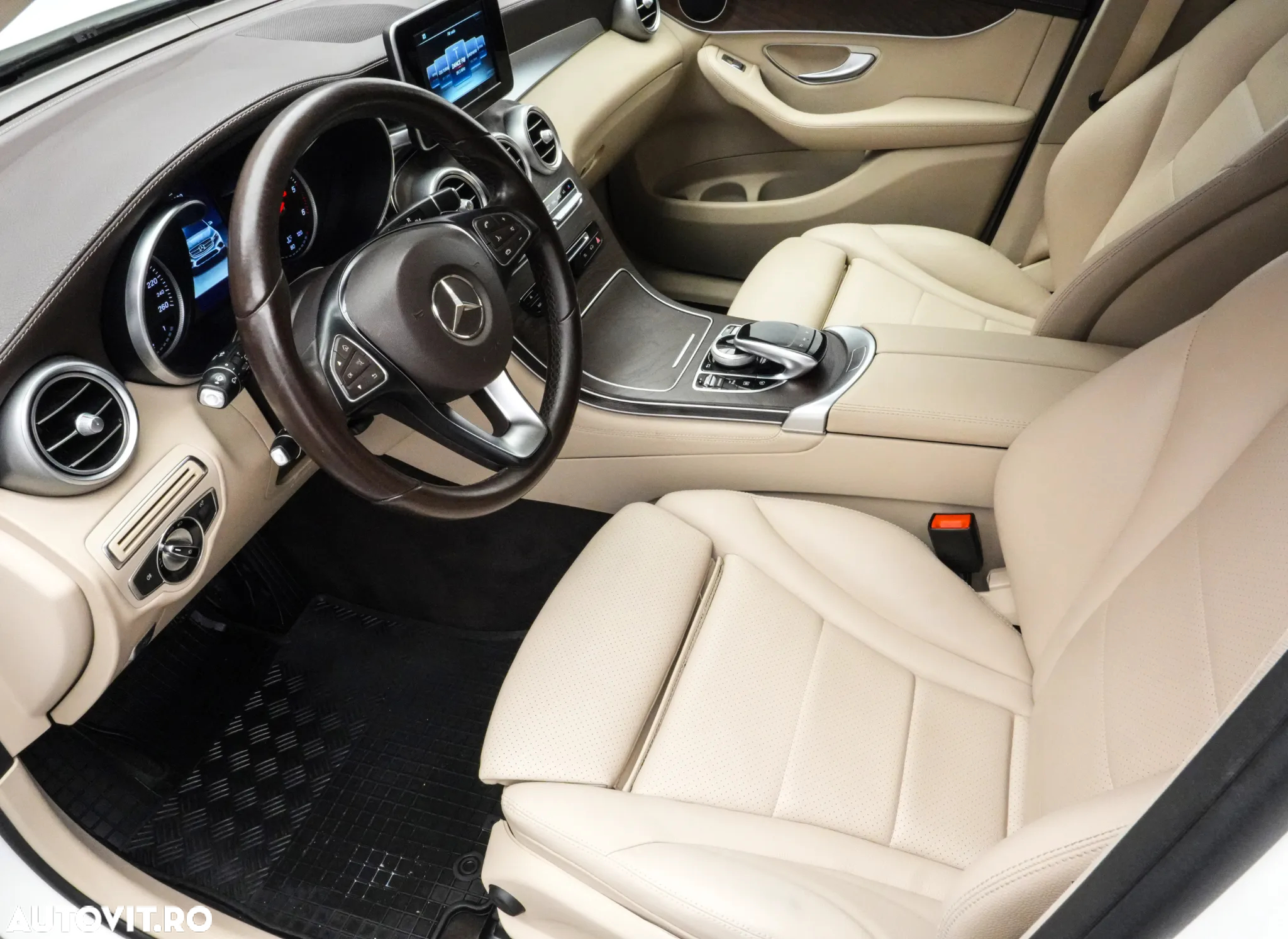 Mercedes-Benz GLC 220 d 4MATIC - 11