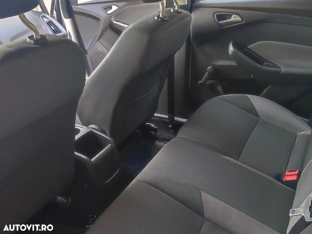 FORD Focus 2011 — imagine 10