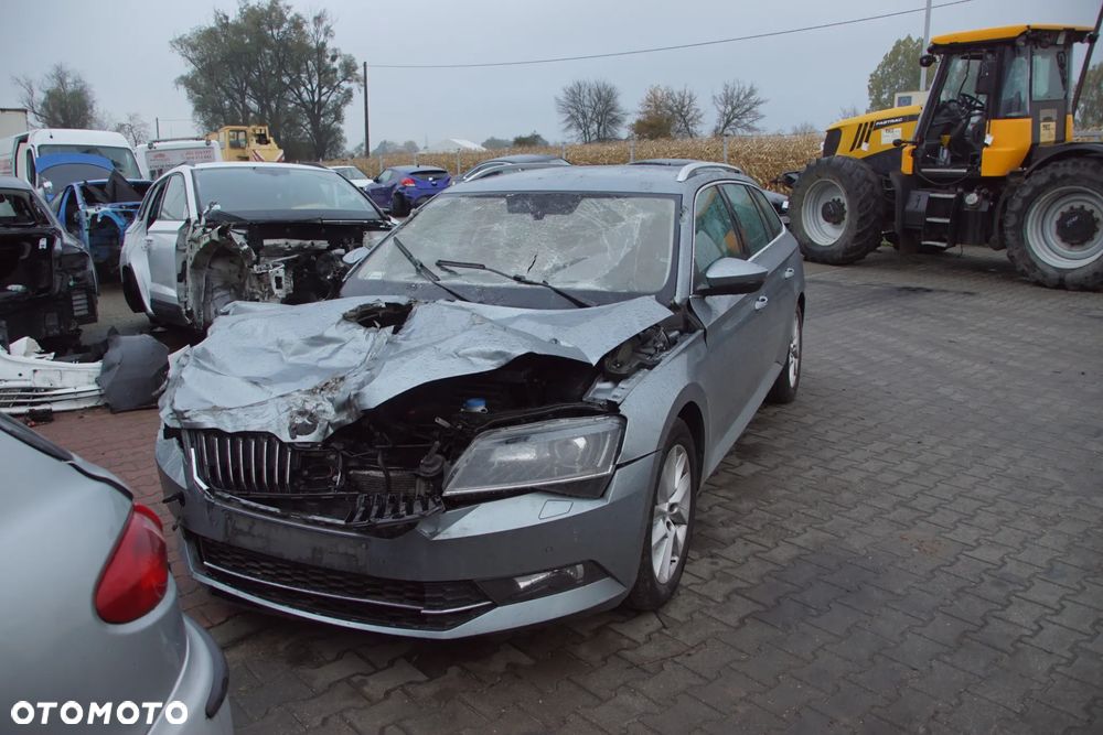 Auto na części - Skoda Superb III 2.0 TDI 150 KM DFGA QFZ LF7M 2018R Silnik Skrzynia Drzwi Zderzak Błotnik Klapa Lampa Lusterko Klamka Deska Kokpit Sterownik Moduł Czujnik Licznik Wyświetlacz Kierownica Panel - 8