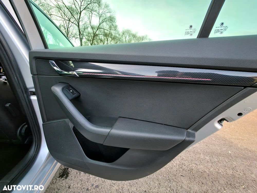 Skoda Octavia Combi 2.0 TDI 4x4 DSG RS - 13