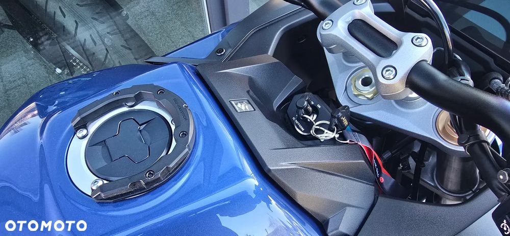 Suzuki GSX - 21