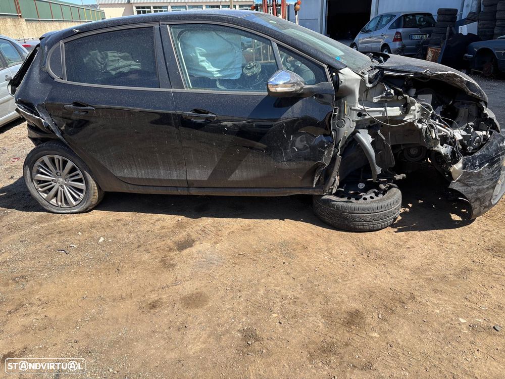 Peugeot 208 1.6 HDI de 2018 para peças - 3