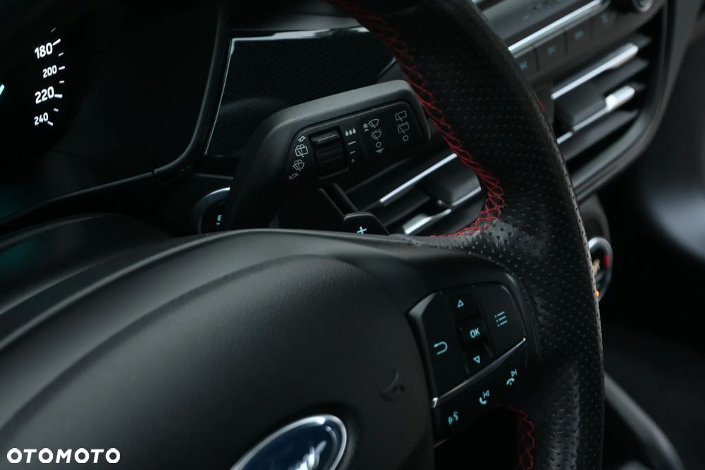 Ford Focus 1.5 EcoBoost ST-Line - 31