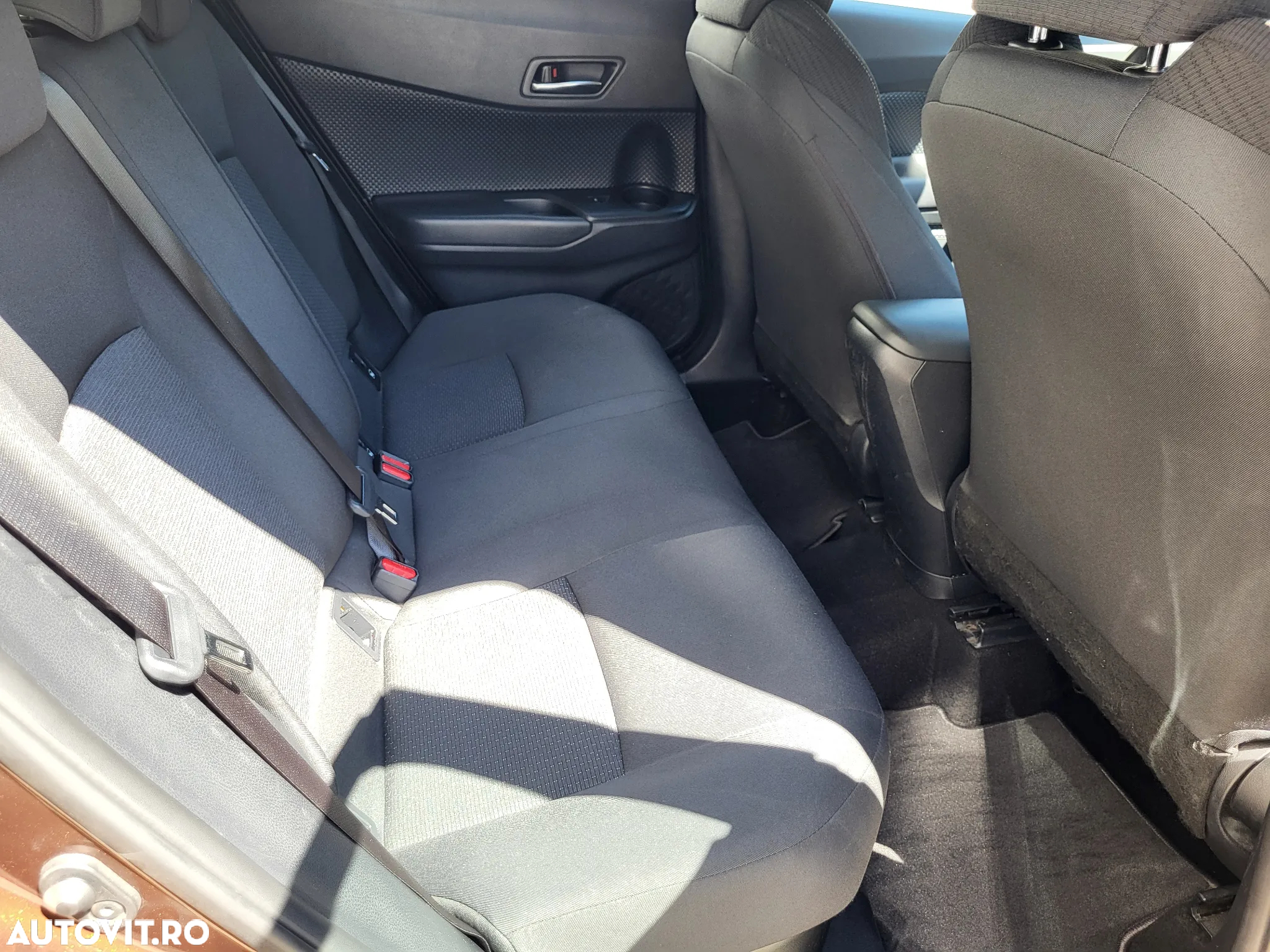 Toyota C-HR 1.8 HSD 4x2 CVT C-enter - 17