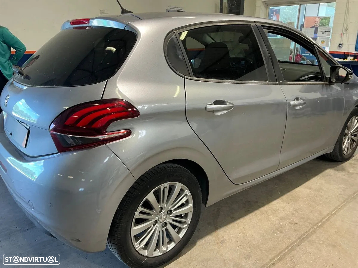 Peugeot 208 1.2 PureTech Signature - 3