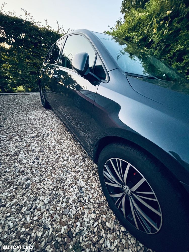 Volkswagen Golf - 22