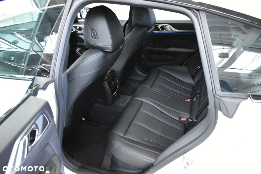 BMW i4 - 21
