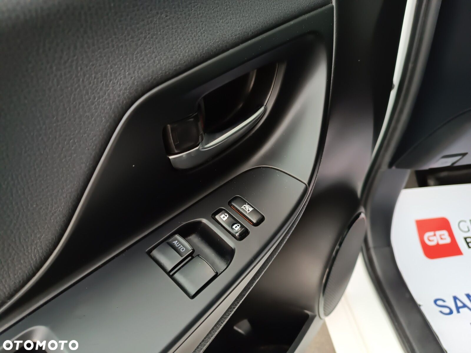Toyota Yaris Hybrid 100 Active - 23